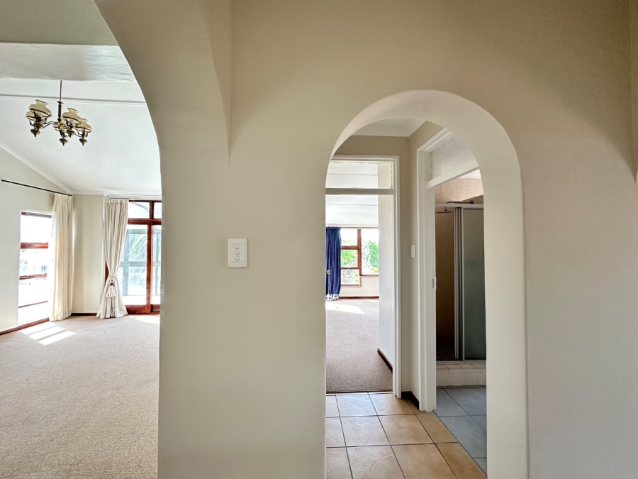 5 Bedroom Property for Sale in Bayview Western Cape
